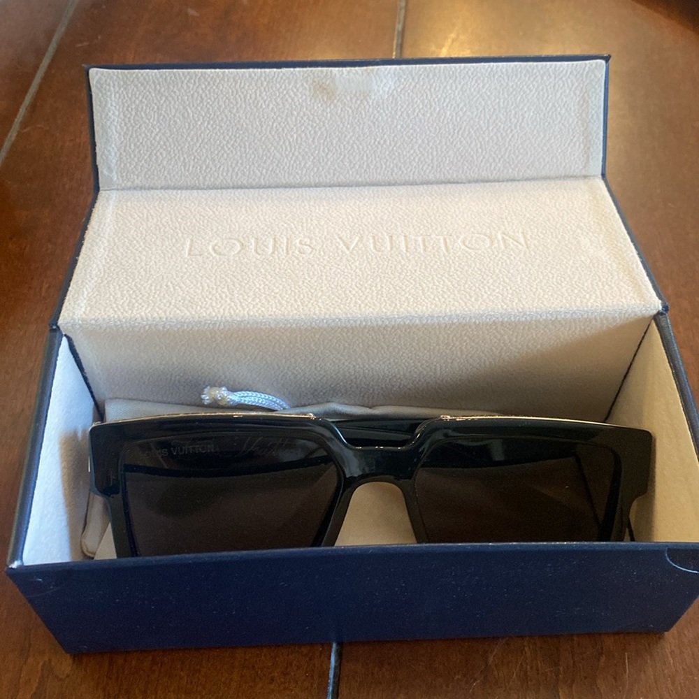 LV sunglasses - Picture 3 of 6